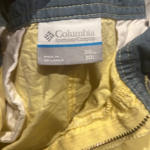 Men’s Columbia yellow shorts 36 x 10 - Picture 2 of 3
